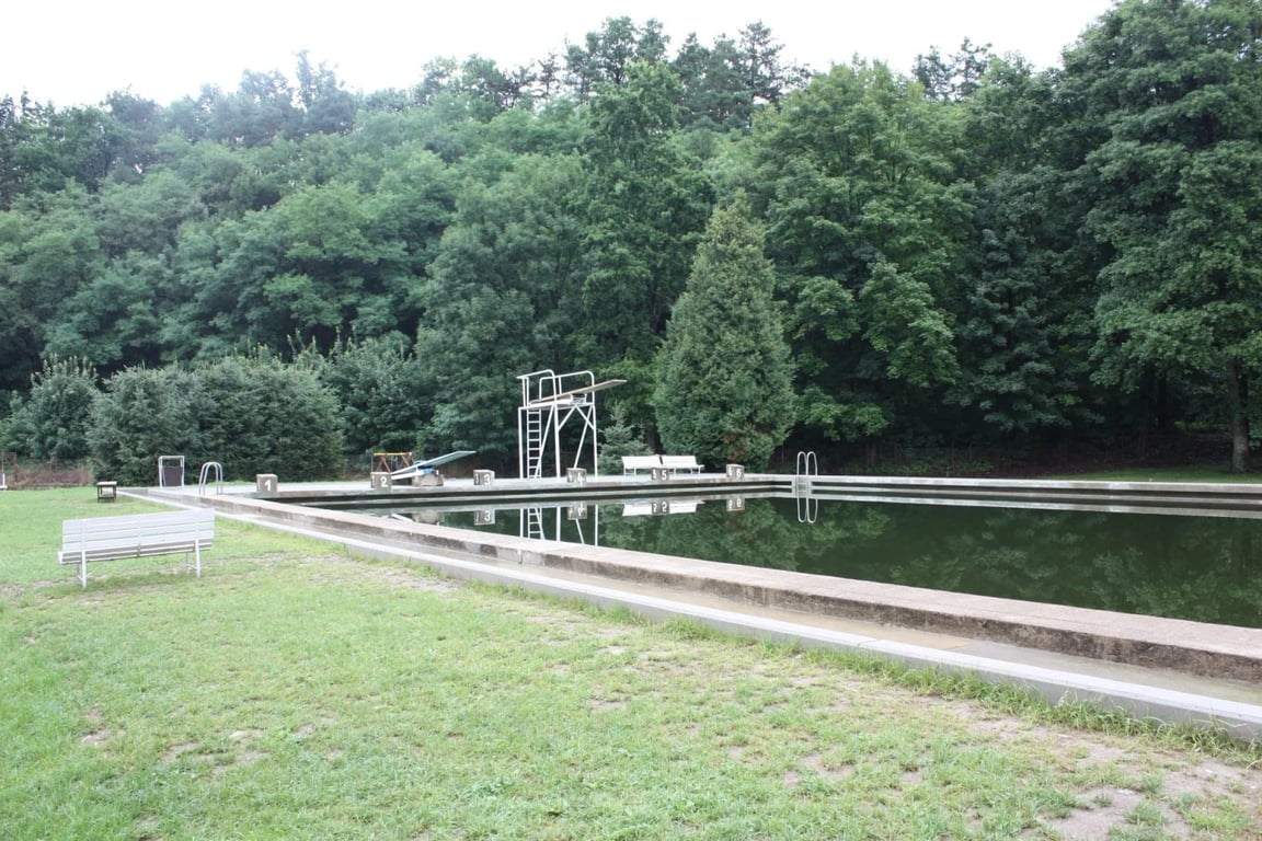 Češi jezdí za luxusem do zahraničí, přitom tohle mají doma. Nejstarší koupaliště ukrývá nečekaný poklad.