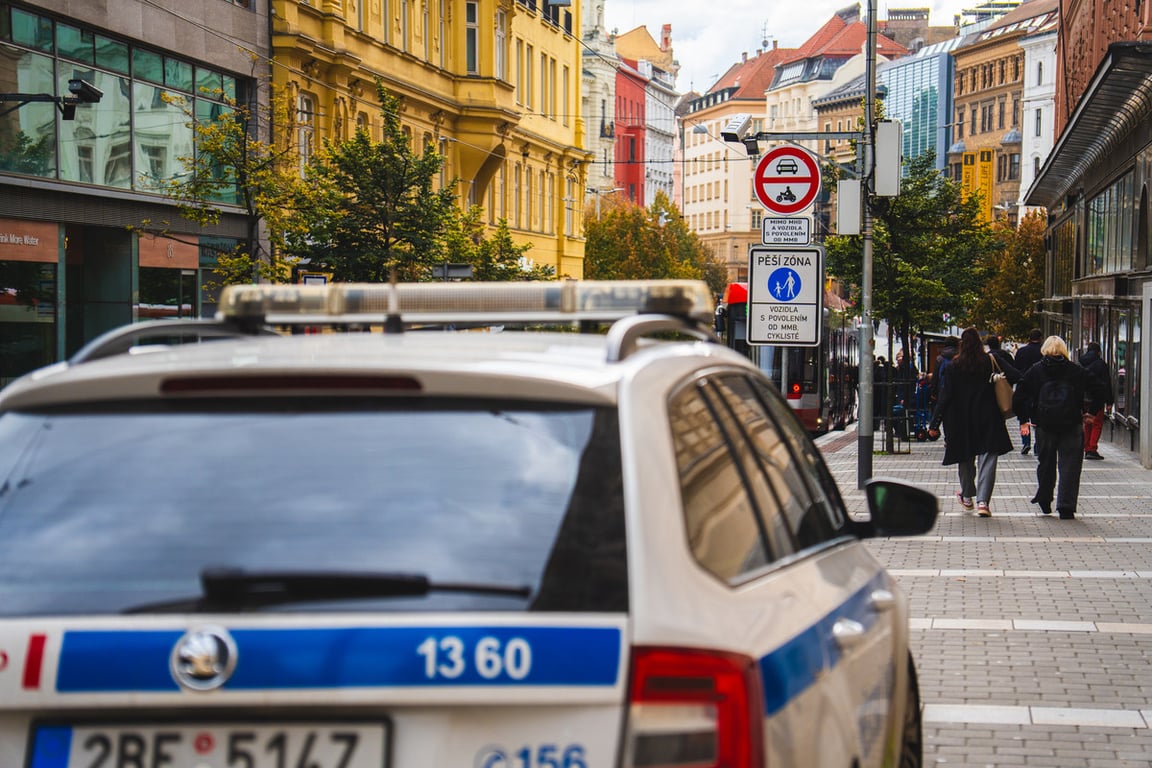 Bez povolení a se zákazem řízení. Řidiče zastavili strážníci hlídající vjezd do centra Brna