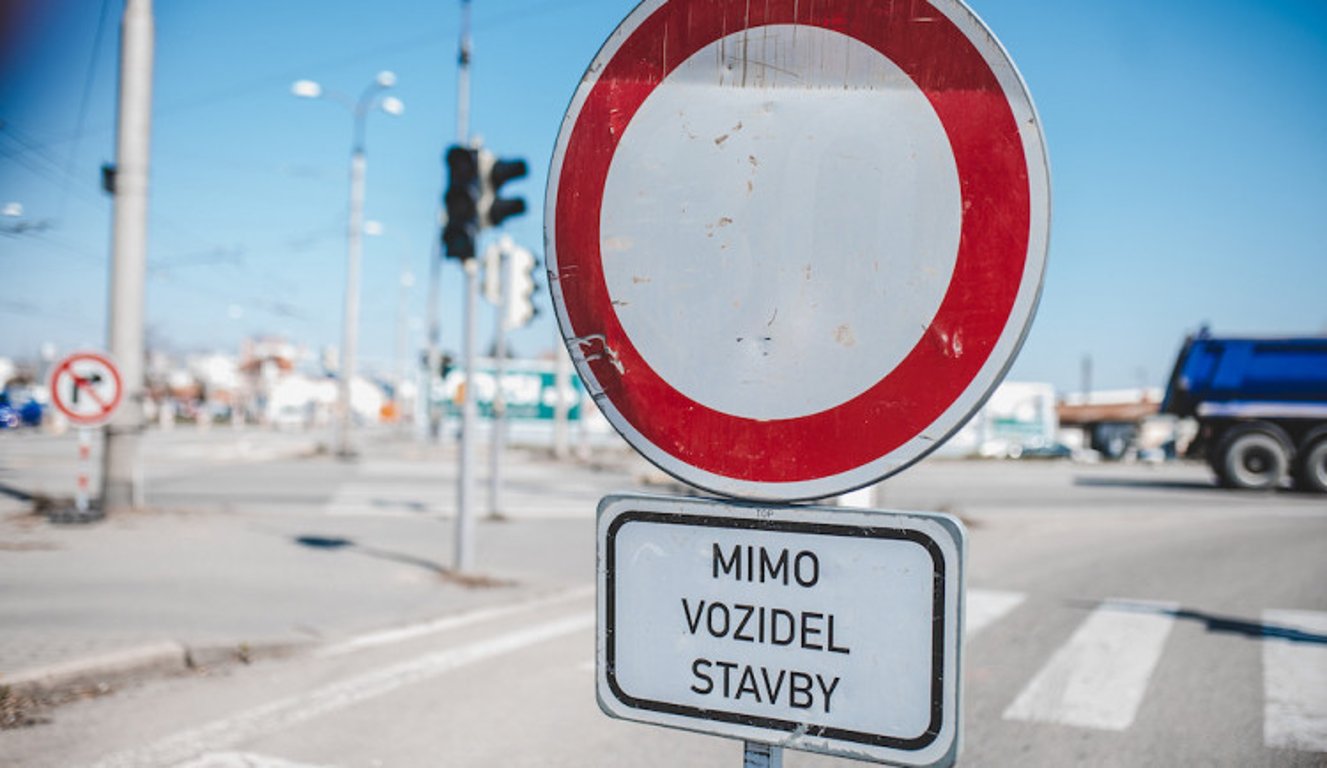 Oprava chodníků i nové cyklopruhy. Dolní Novosadská projde modernizací