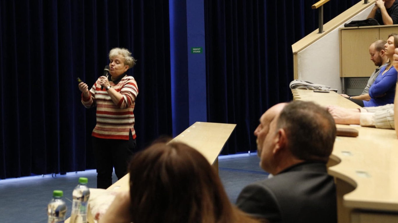 Zemřela Dana Drábová, první dáma české jaderné energetiky. Přednášela i v Plzni