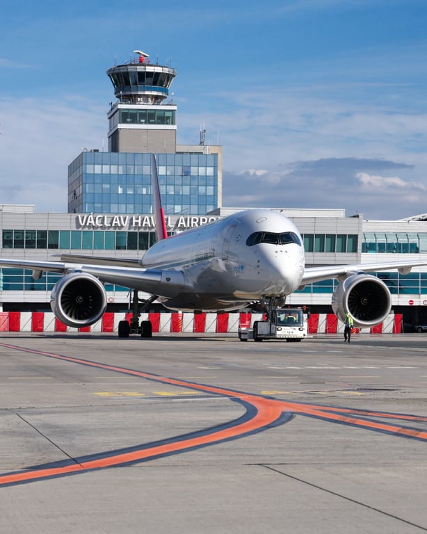 Zásah proti dronům na letišti v Praze pokračuje, anonym volal znovu