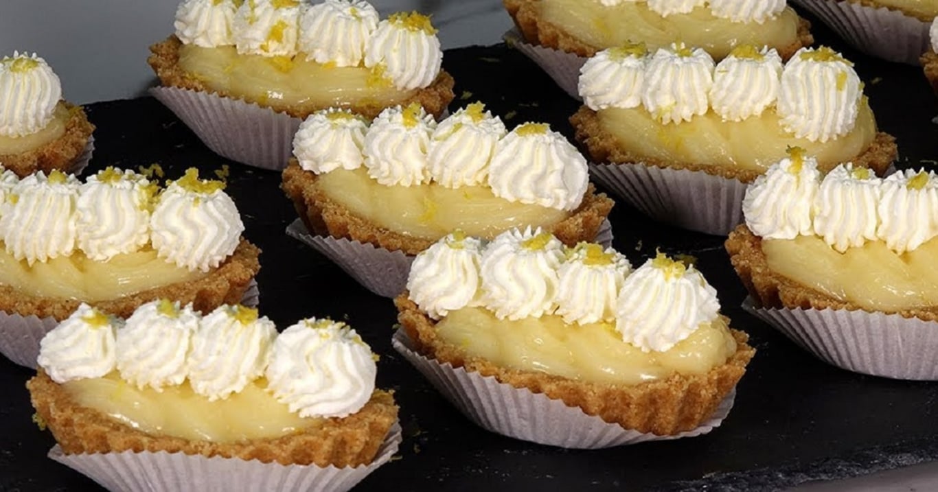 Nepečené košíčky s pudinkovou náplní – extra rychlý dezert, který budete mít hotový do 20 minut