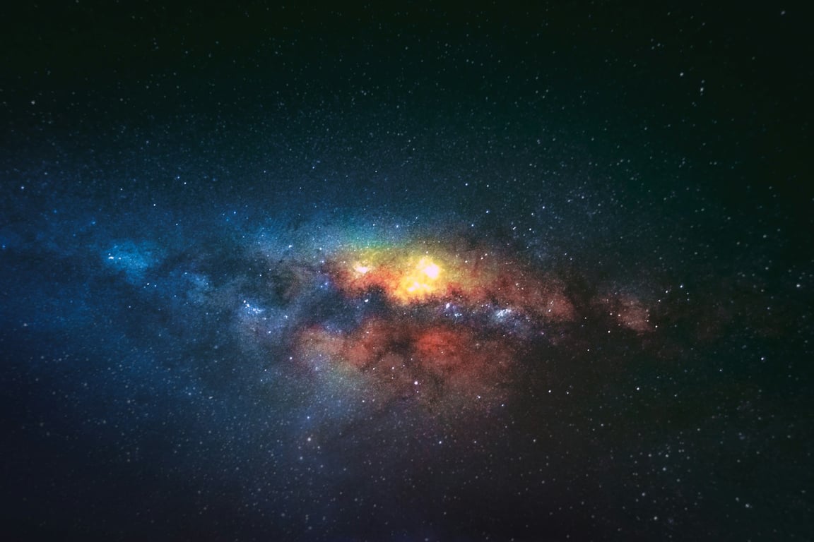 V jádru galaxie září něco neznámého. Nové výpočty podporují teorii o temné hmotě