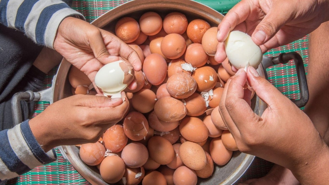 Trik pro snadné loupání vajec: pomůže změna teploty nebo citronová šťáva