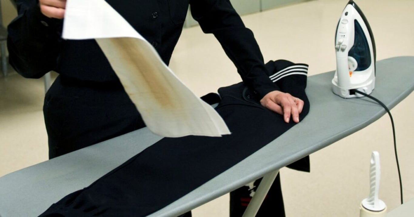 Tento brilantní lidový trik vám zkrátí dobu žehlení na polovinu. O účinný efekt se postará obyčejný alobal