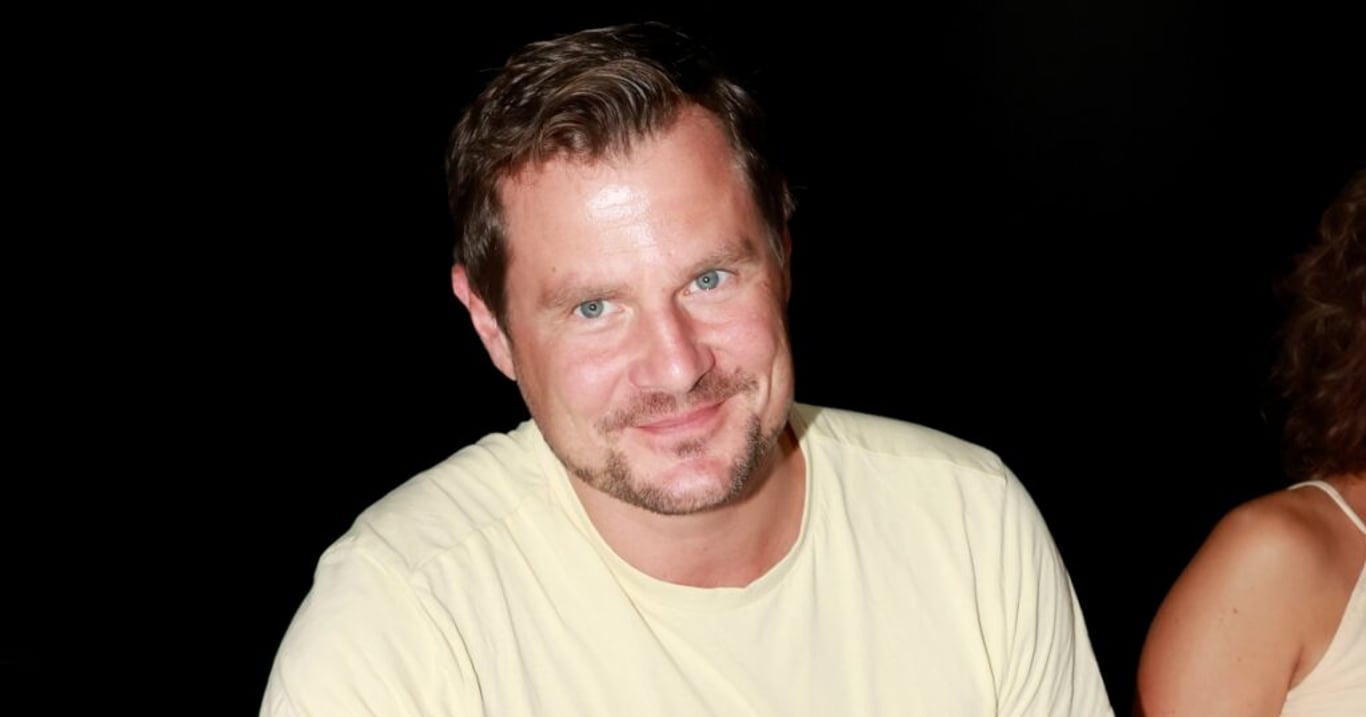 Ondřej Veselý ze seriálu Vyprávěj se pochlubil fotkami z pohádkové svatby. Nevěsta byla nádherná