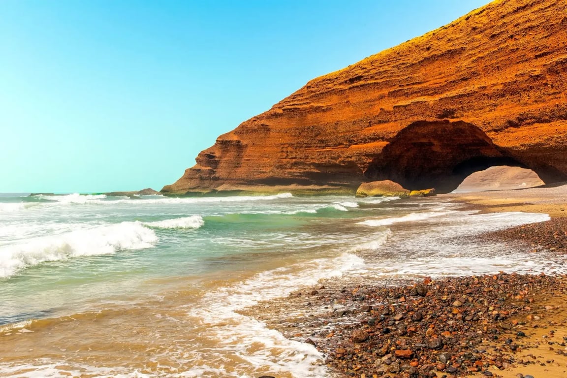 Sem teď jezdí Češi k moři. Teplo, na plážích ani noha a ceny poloviční než v Česku