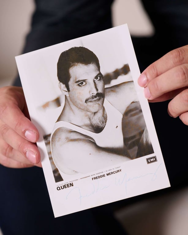 Adidasky z Wembley a další poklady. Český fanoušek odhalí příběh Freddieho Mercuryho