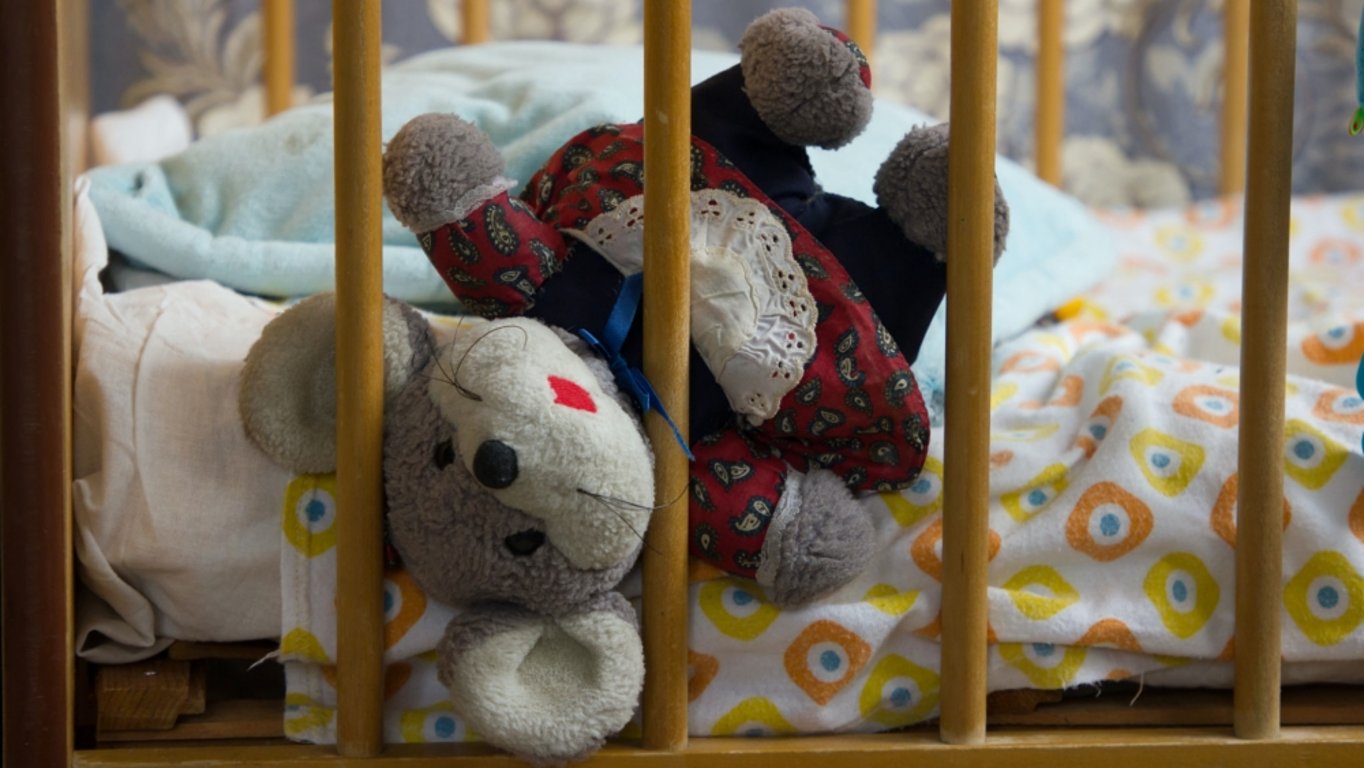 Prodala postýlku po dceři a nečekala nic zvláštního. Po třech dnech jí ale přišla SMS, která jí vehnala slzy do očí