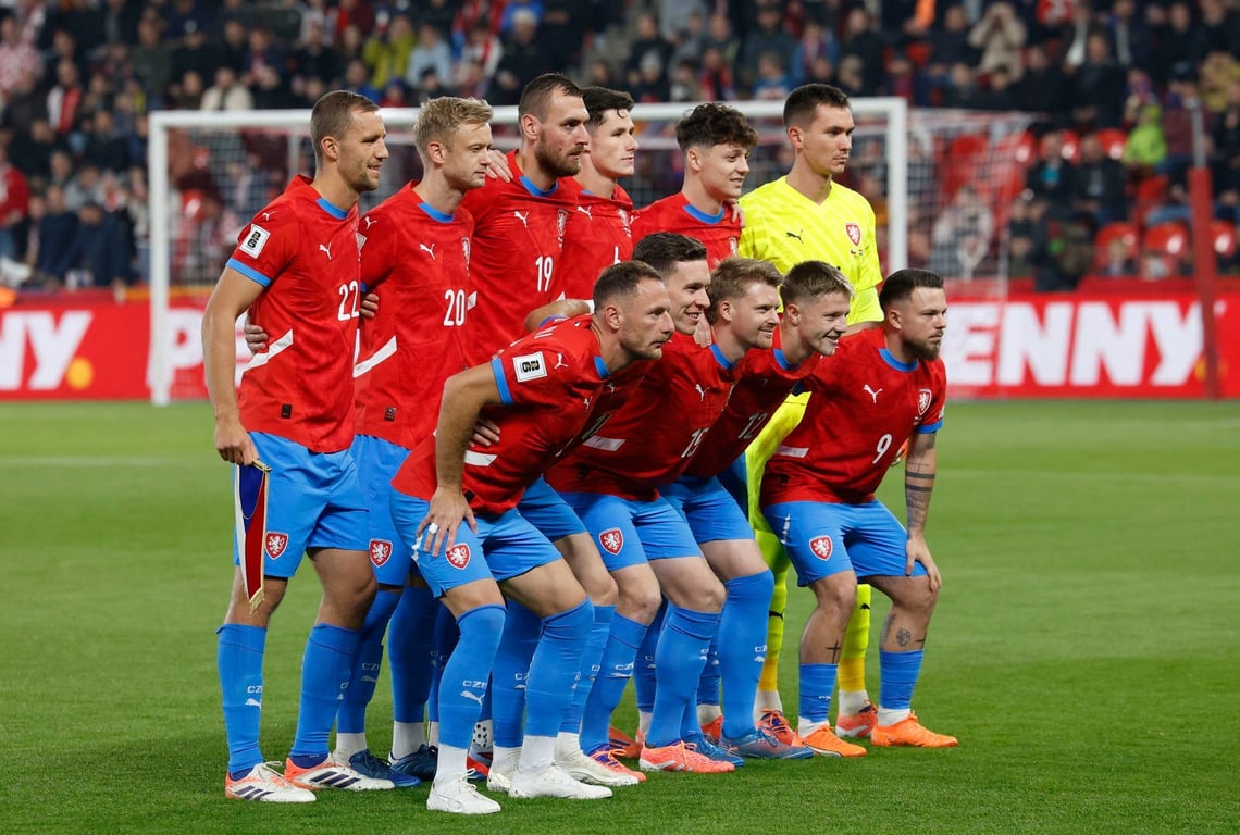 Fotbalisté po ostudě nemůžou z Faerských ostrovů. Jejich návrat se musel odložit