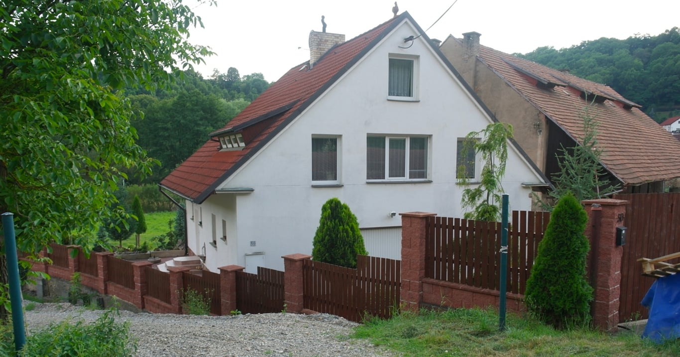 Při renovaci starého domu architekt odhalil nesrovnalosti. Za zdí koupelny se skrývala tajná místnost