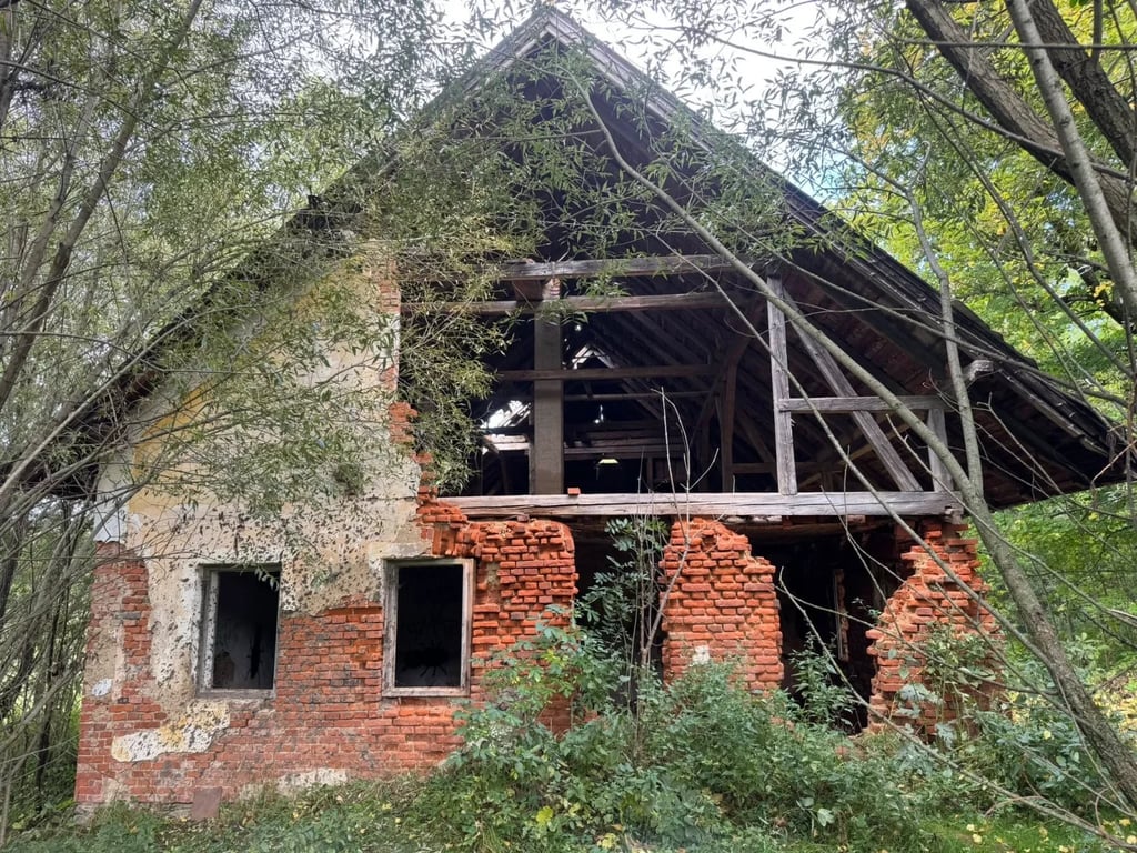 Místo, kde vraždil Roubal, stále děsí celé okolí. Obyvatelé tvrdí, že po setmění slyší zvláštní zvuky