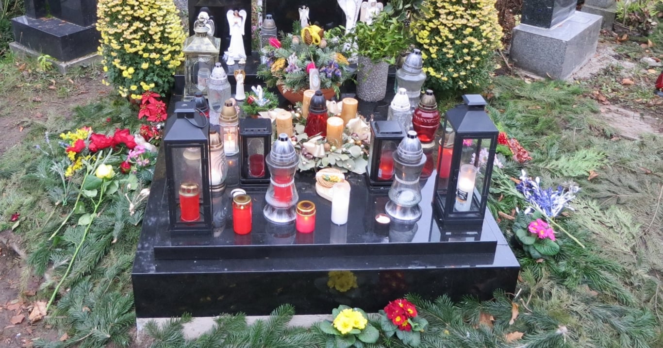 Žena se po smrti manžela podívala do jeho telefonu. Zjistila, že ji dlouhé roky podváděl