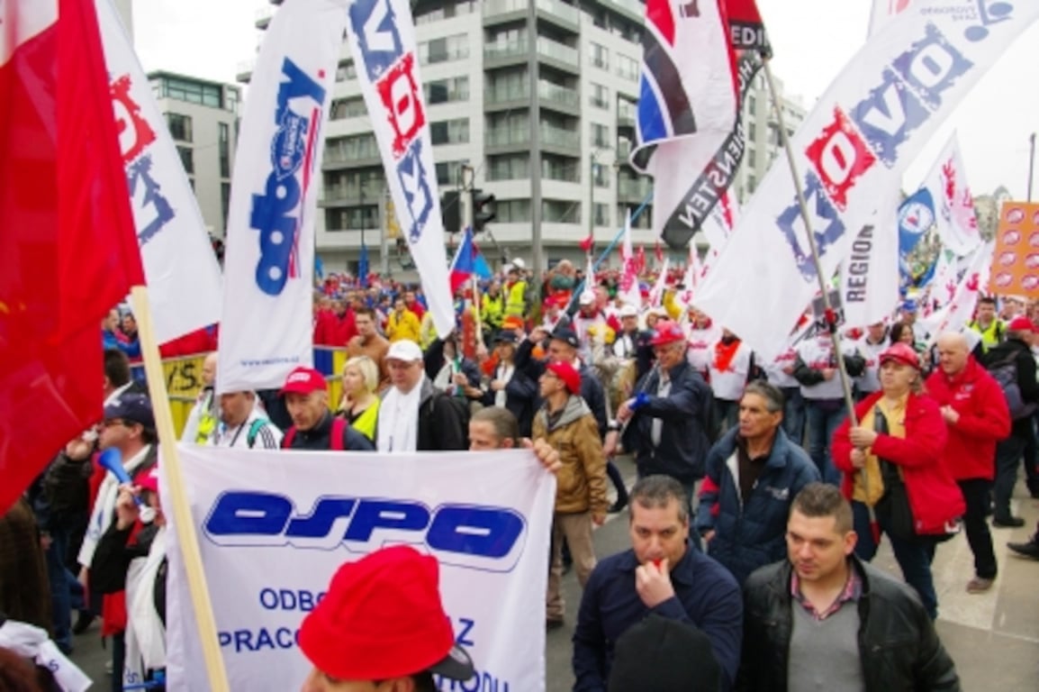 V Praze se protestovalo proti vznikající vládě. Všimli si demonstrující, že proběhly demokratické volby?