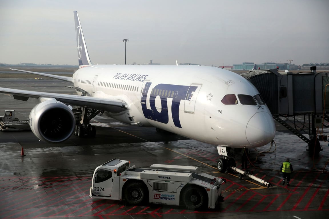 Přes 10 tisíc zpožděných letů. Nedostatek dispečerů v důsledku shutdownu dusí USA
