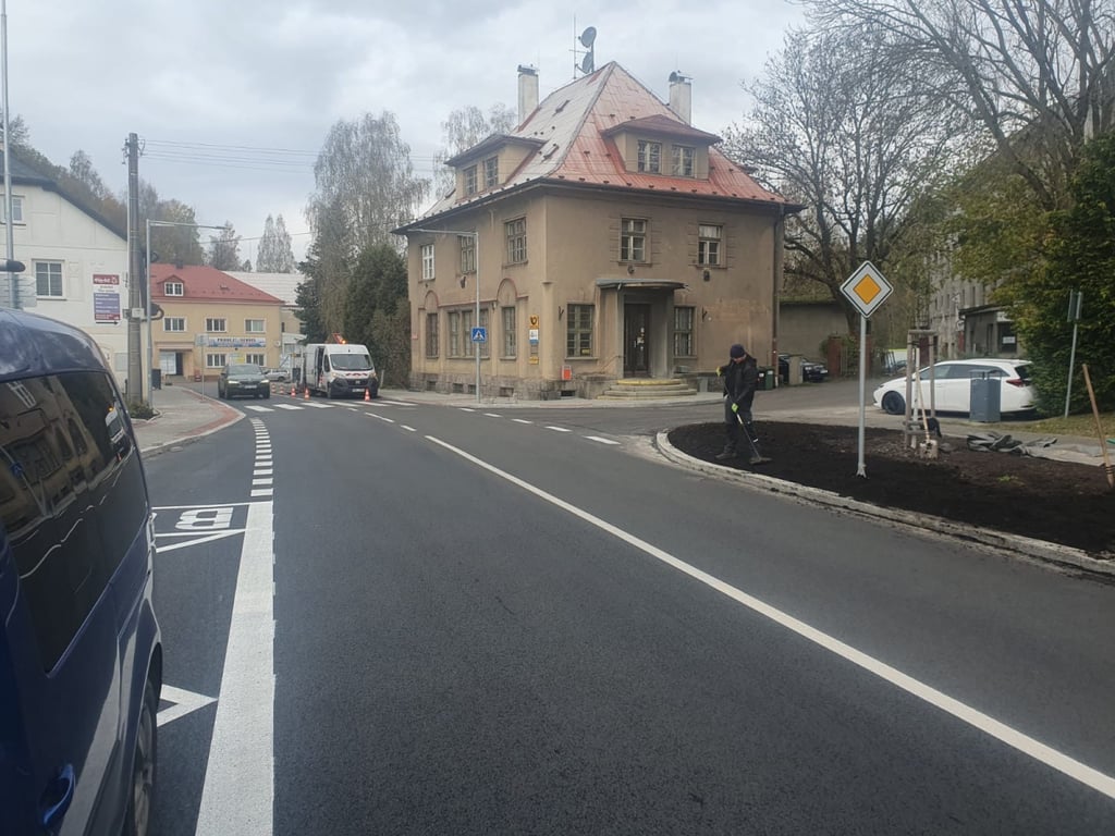 Kdy bude oficiálně opět průjezdná silnice přes Mníšek a Oldřichov? Vlastně už je