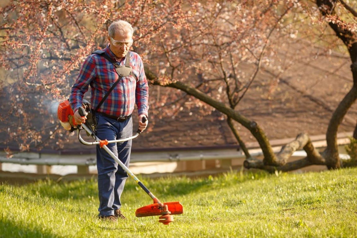 Češi musí platit poplatky za sekačky na vlastní zahradě. Kdo to bude ignorovat, může dostat vysokou pokutu