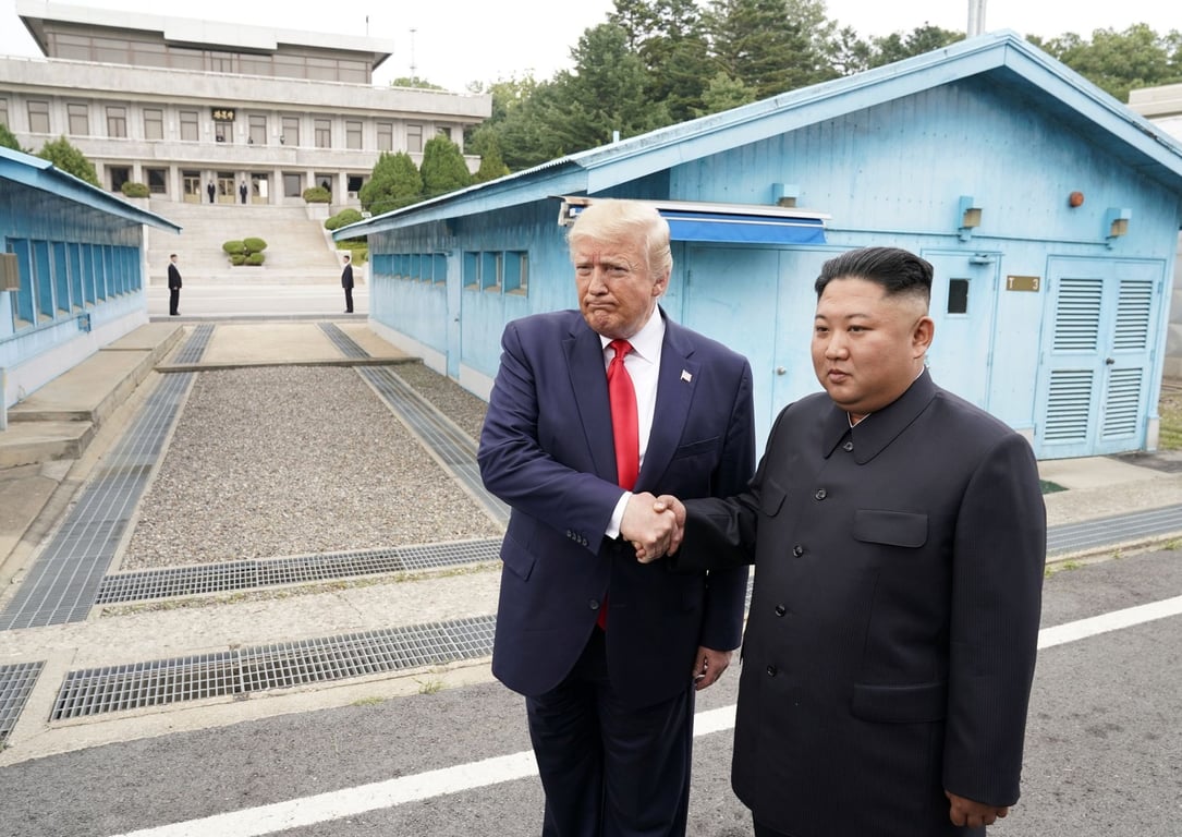 "Vycházím s ním velmi dobře." Trump na "misi Asie", přeje si potkat vůdce KLDR