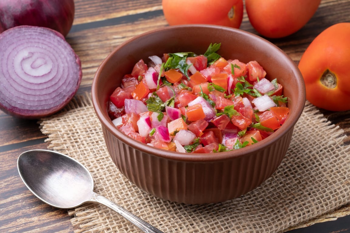 Brazislká vinaigrette salsa se podává často jako příloha k jídlům. 