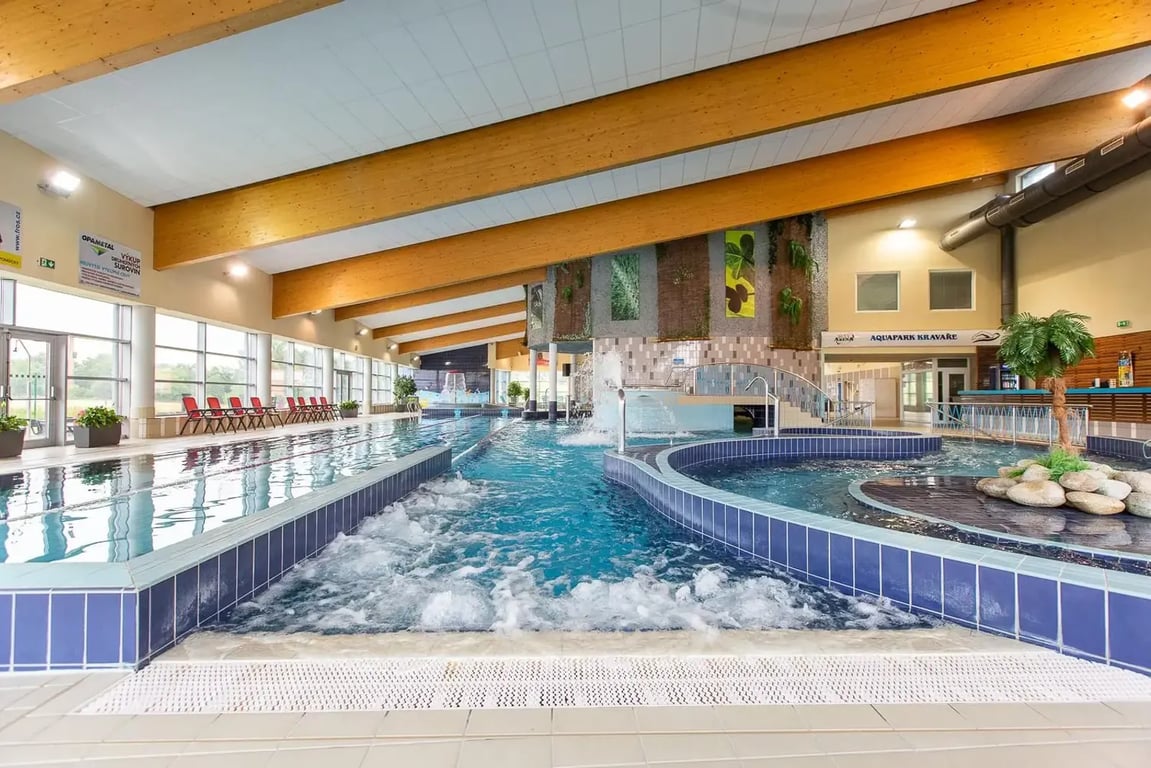 Tento moravský aquapark se vyrovná špičkovým světovým resortům. Rodinné vstupné je pouze 335 Kč