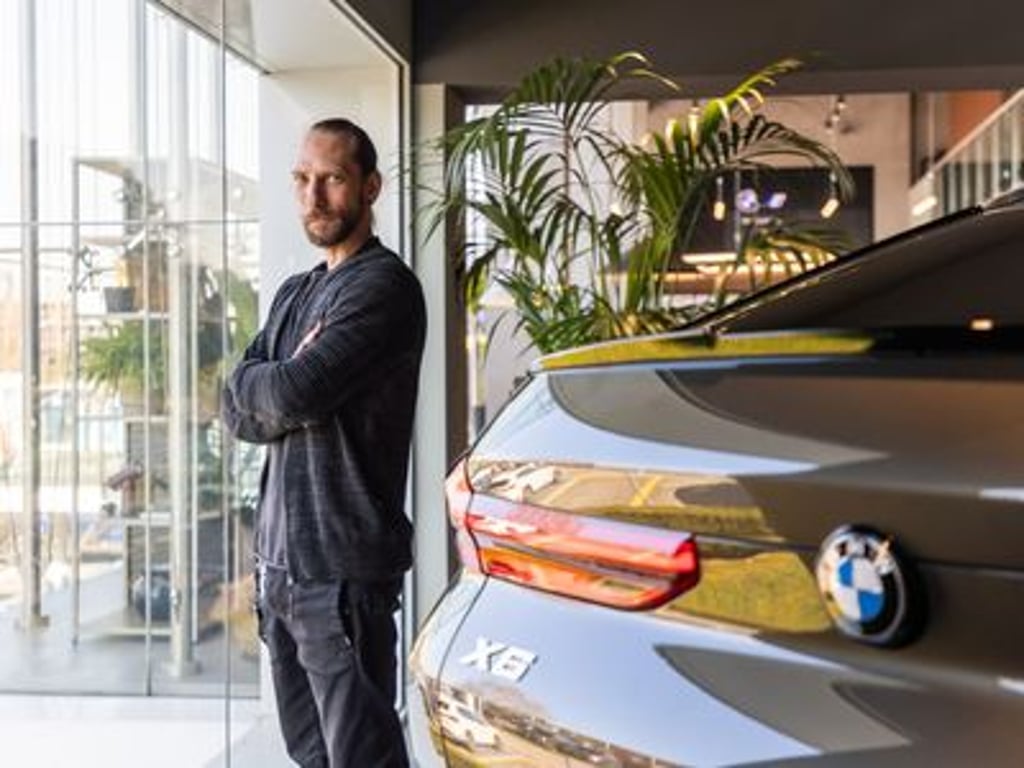 Bez něj by elektrické BMW nemělo svou tvář. Teď míří designér k čínské štice