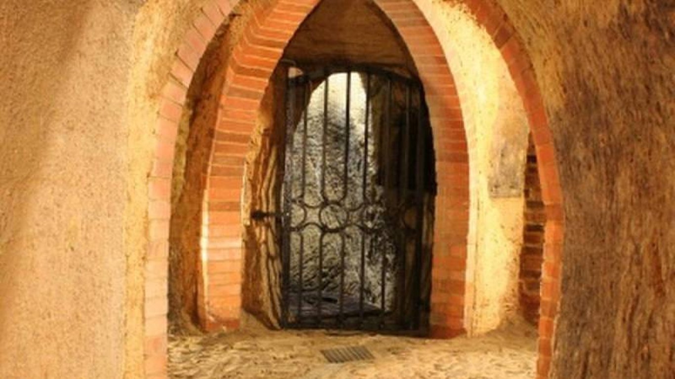 chodba vedoucí do plzeňského podzemí