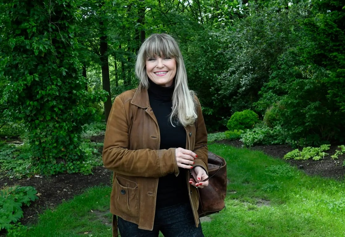 Nahlédněte do úžasné retro kuchyně Chantal Poullain. Francouzský šarm se nezapře ani v jejím bydlení