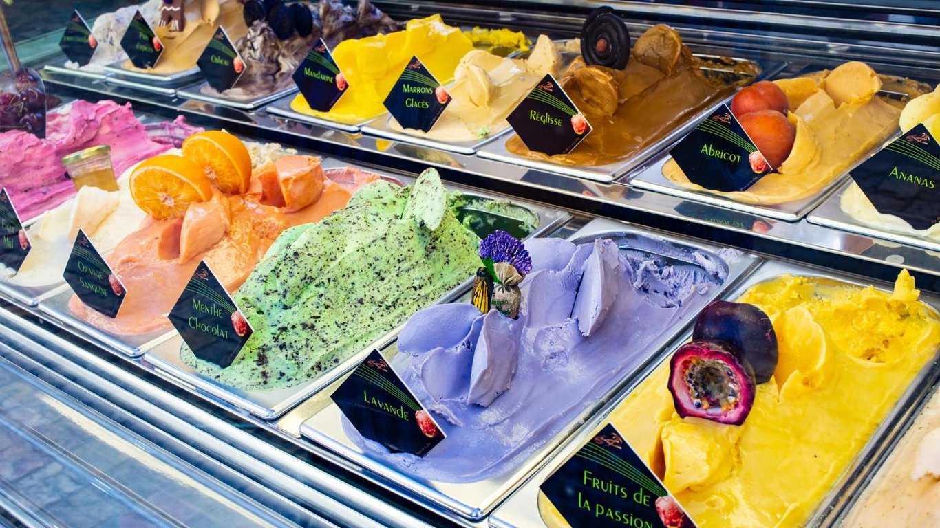 Zmrzlina, která vypadá lákavě, může být past. Jak poznat, že je v ní něco špatně