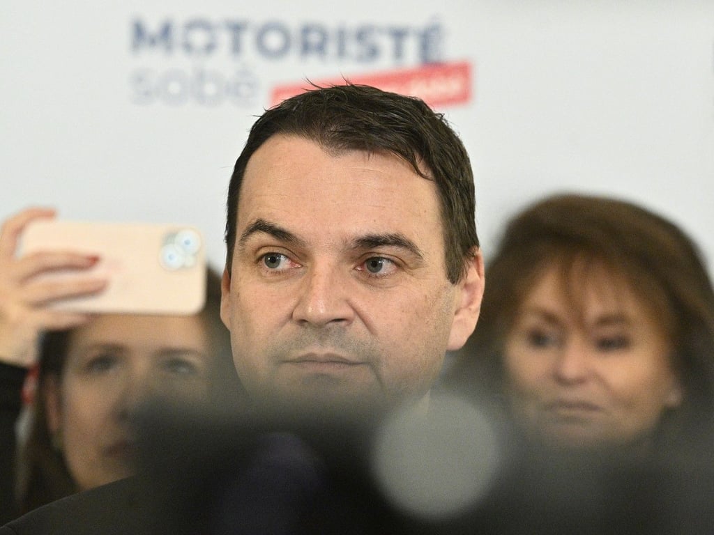 Motoristé dojeli do Sněmovny. Kdo kromě Macinky a Turka získal poslanecký mandát?