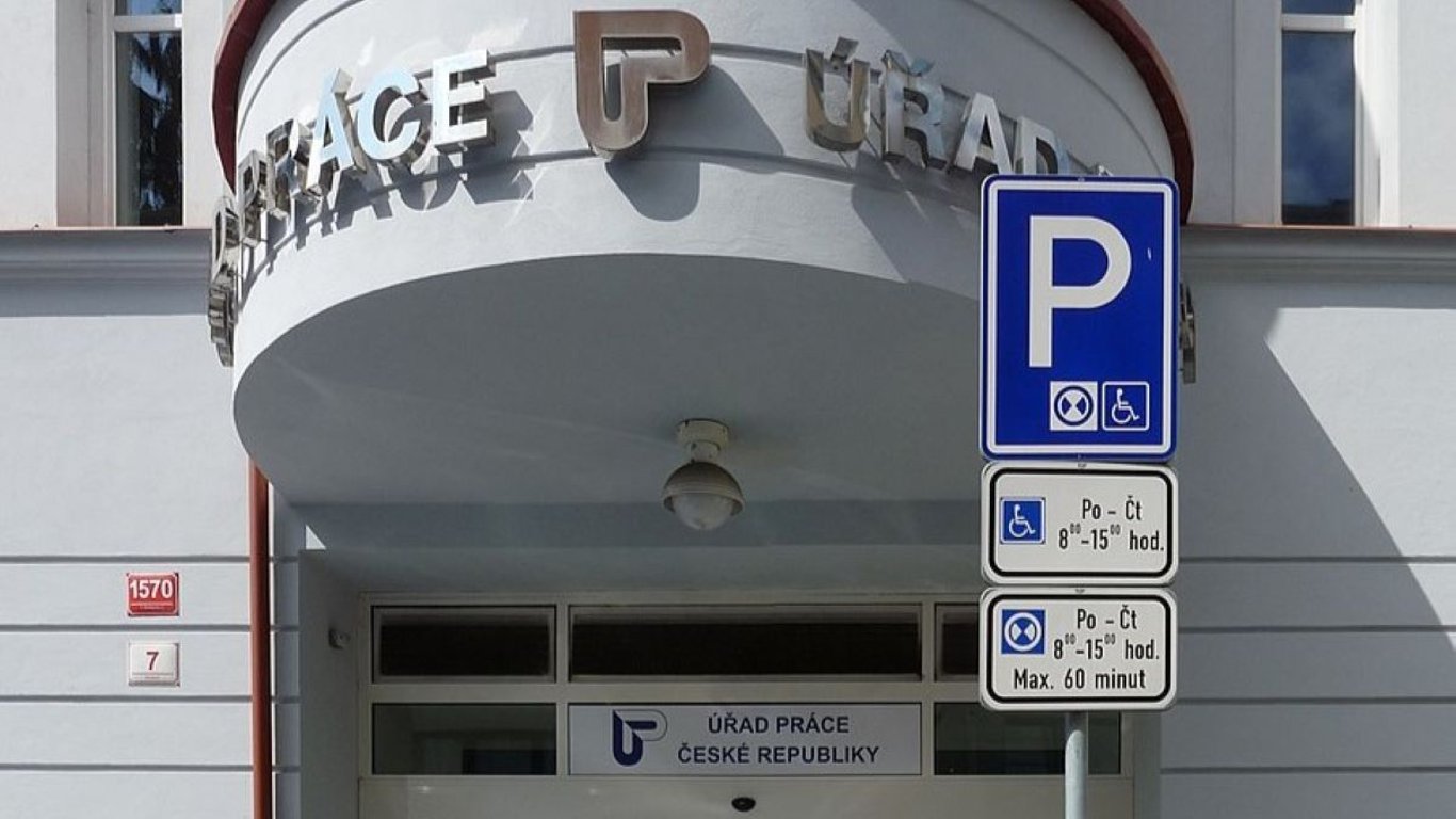 Chcete dát výpověď v práci? Nově za to od státu dostanete tisíce korun na ruku každý měsíc