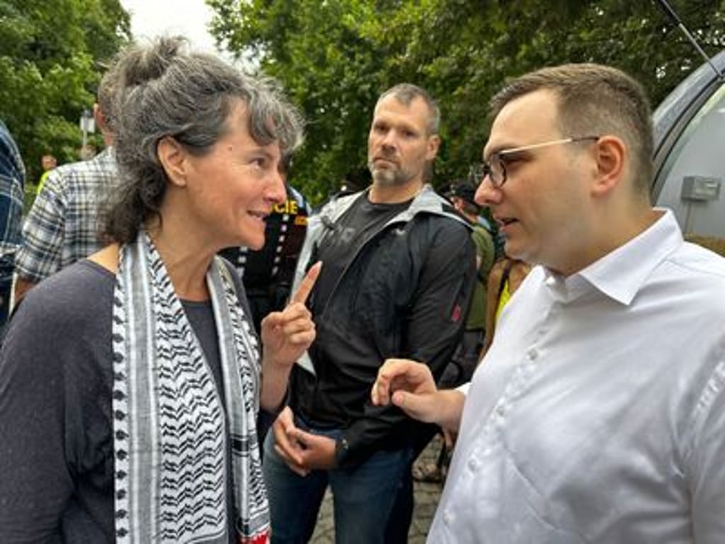 Lipavský svým odpůrcům do očí neřekl pravdu. Přesto mu to ve volbách neuškodí