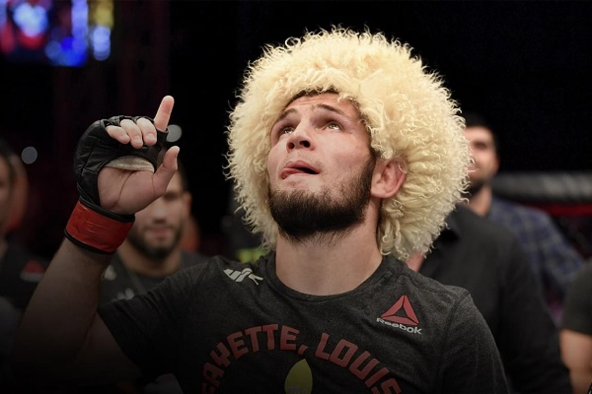 Khabib Nurmagomedov byl po konfliktu se stevardkou vyveden z letadla