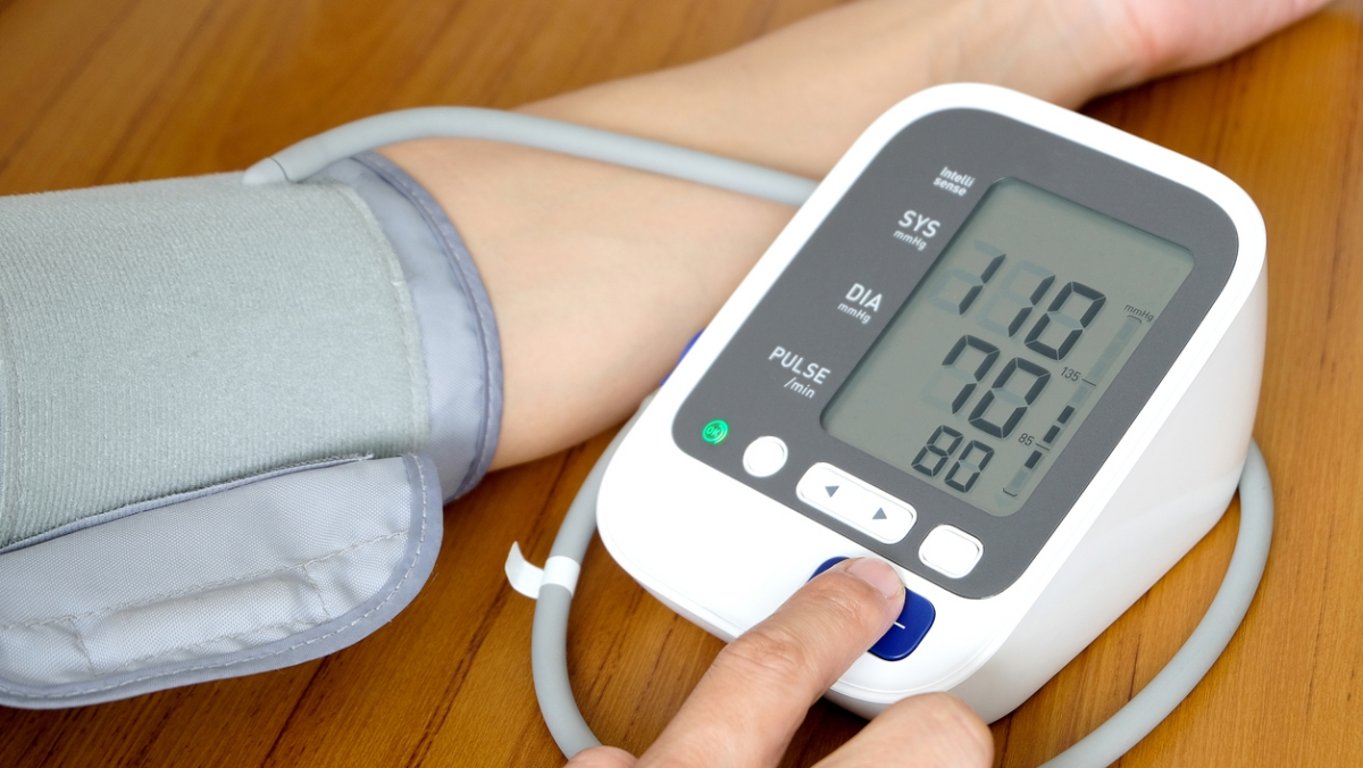 Návaly horka a vysoký tlak ohrožují miliony lidí. Přitom jednoduchý pohyb rukou přináší okamžitou úlevu