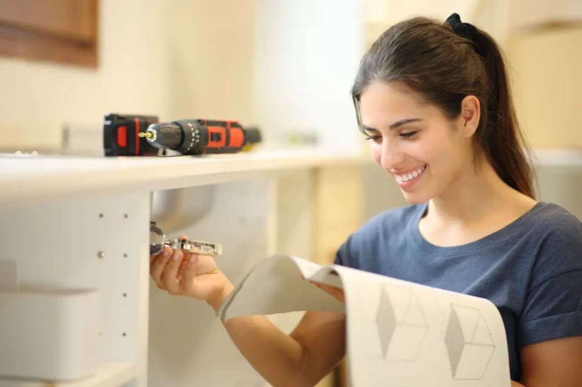 Jak proměnit starou kuchyňskou linku v designový kousek. Stačí vám 600 Kč a trocha šikovnosti