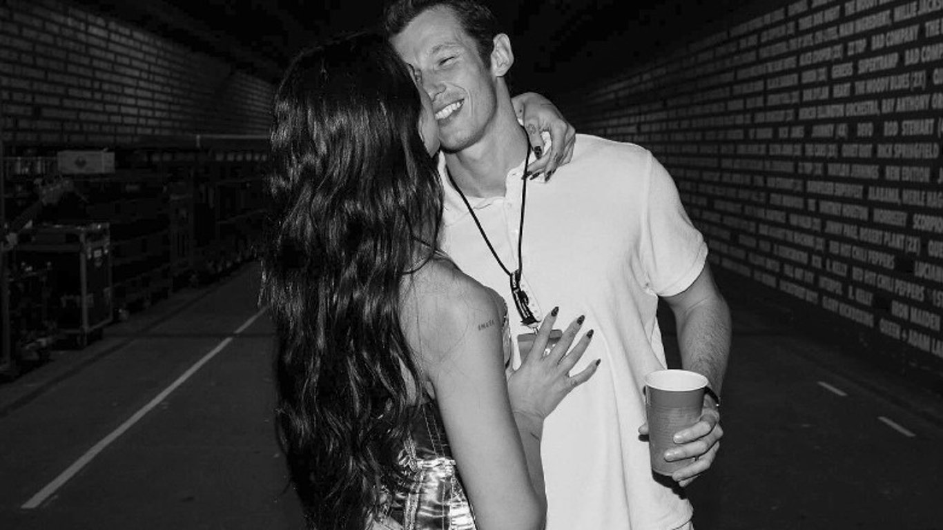 Dua Lipa a Callum Turner