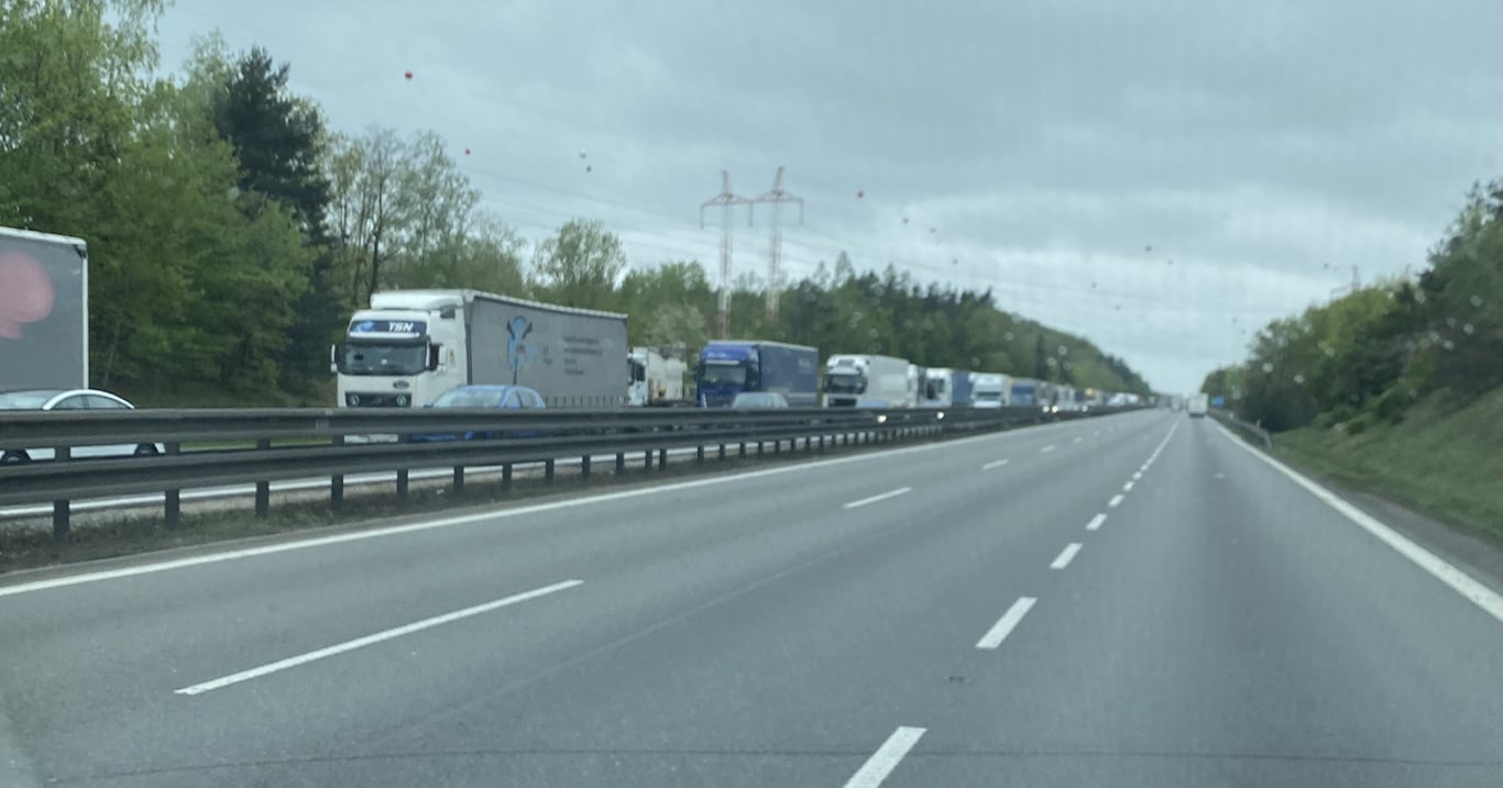 Změna, která děsí 97 % českých řidičů: Na dálnicích začne platit nový rychlostní limit. To snad (ne)myslí vážně