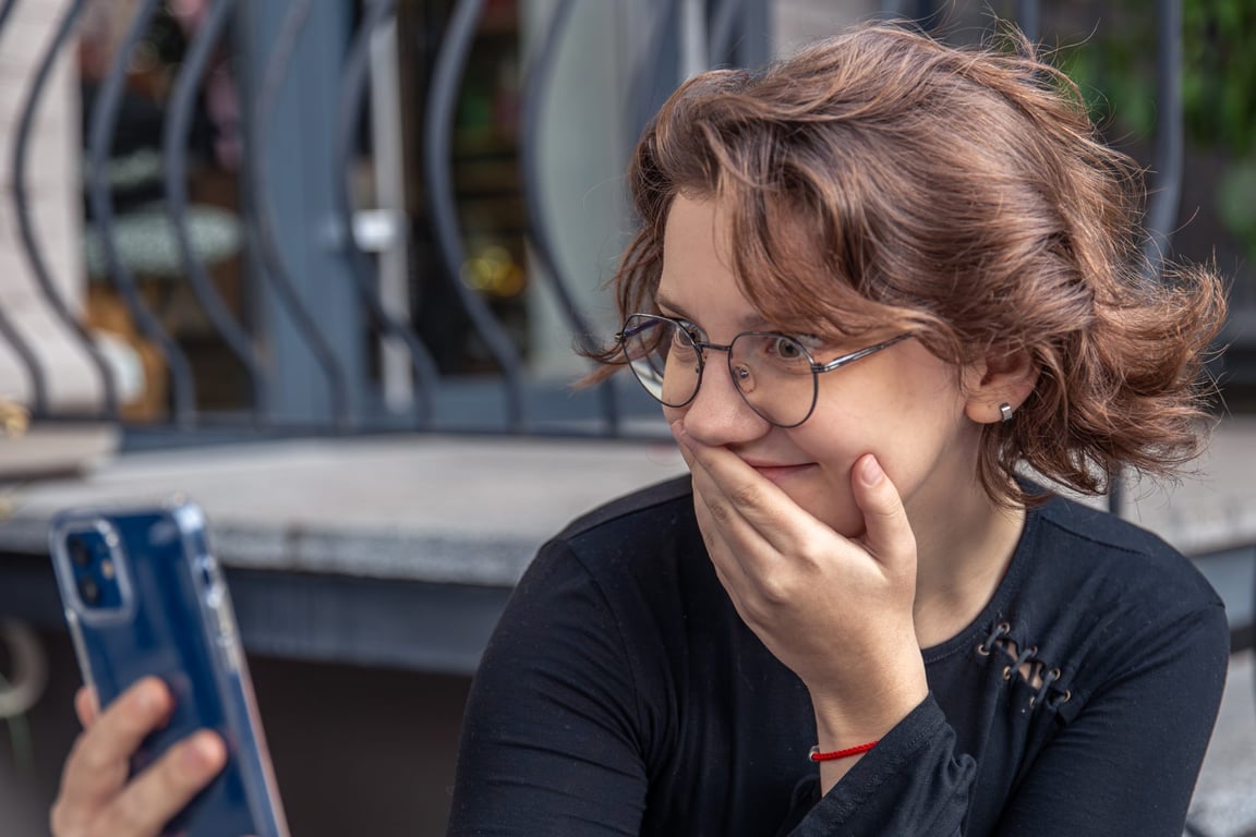 Tuhle funkci na telefonu má úplně zbytečně zapnutou 90 % Čechů. Brutálně přitom vybíjí baterku