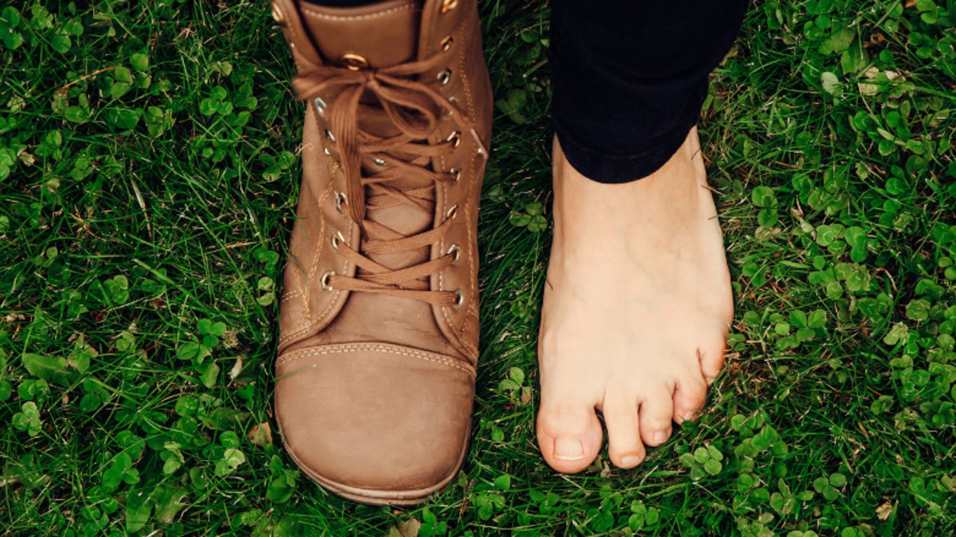 Fakta a mýty o barefoot obuvi: nenabízí dostatečnou oporu a nejsou vhodné ve městě