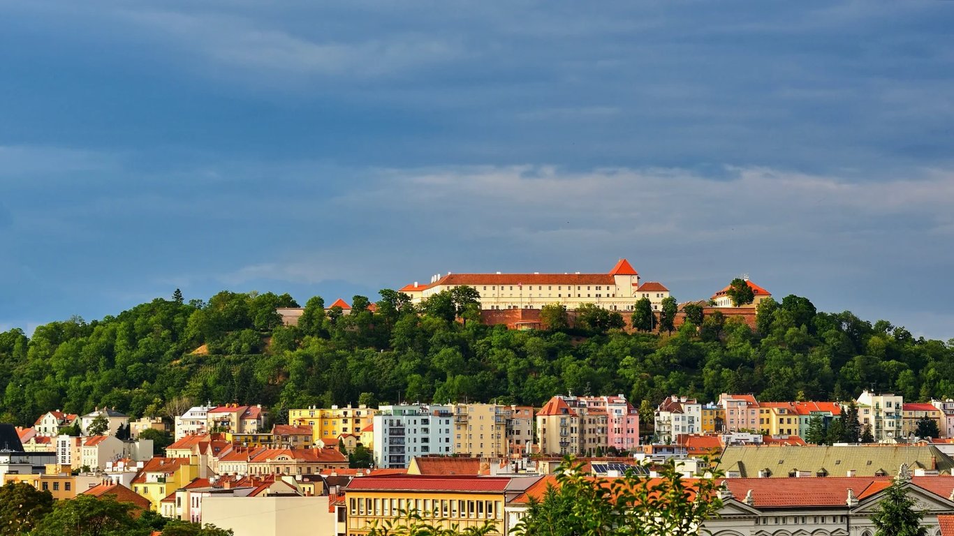 Turisté z ciziny sem jezdí v davech, Češi ho ignorují. Zámek, který bere dech víc než Hluboká.