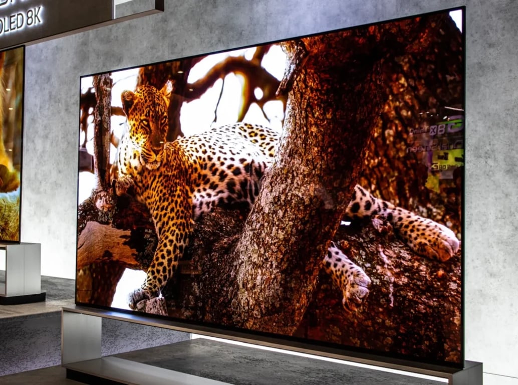 Klasické obrazovky zmizí. Nahradí je průhledné televize budoucnosti, co fungují jako bytové stěny