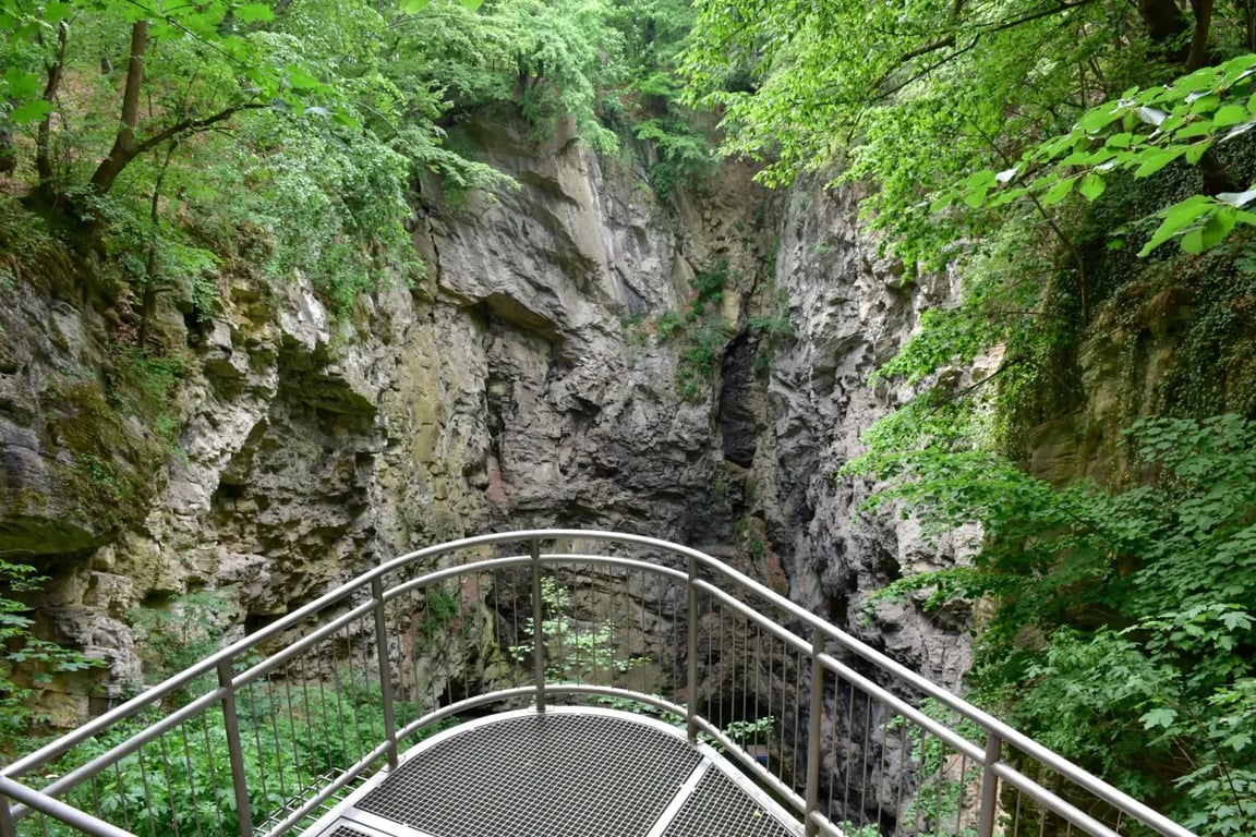 Hranická propast znepokojuje vědce. Je nejhlubší na světě a dno pravděpodobně skrývá děsivé tajemství