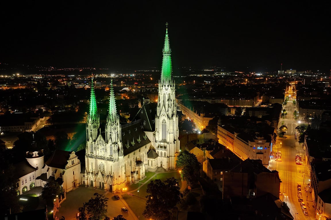 ANKETA: Chrám v Olomouci má nové nasvícení: zářivá krása nebo znečištění noční oblohy?