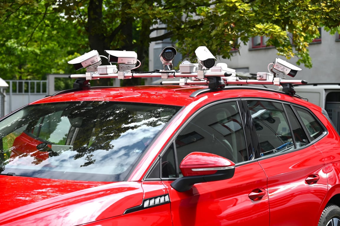 Parkování v Hradci začíná monitorovat speciální auto. Za hodinu zkontroluje 10 tisíc aut