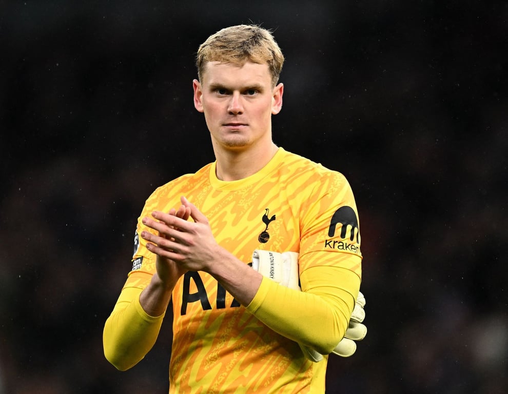 Kinský zaváhal a Tottenham vypadl. Po bláznivém klání končí v poháru i Krejčí