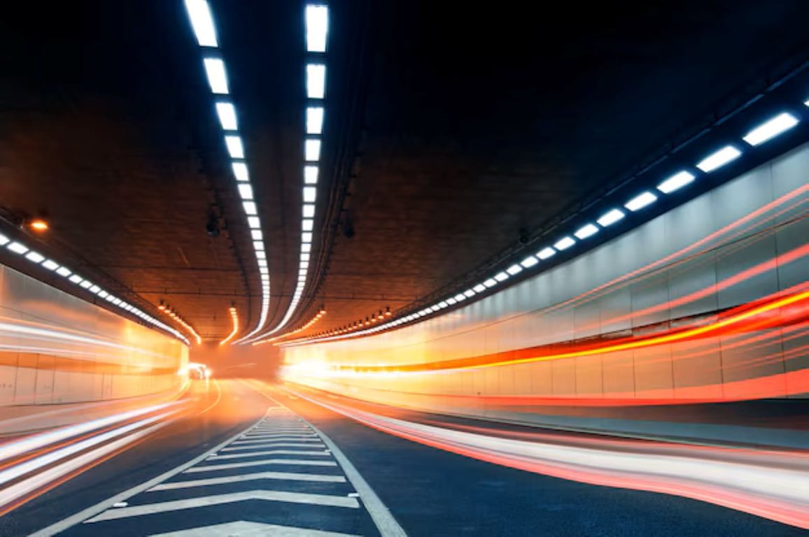 Stavbaři na obchvatu Náchoda začali hloubit jámu pro stovky metrů dlouhý tunel