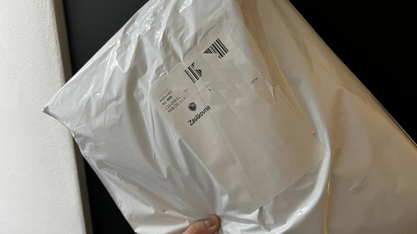 Pozor na objednávky ze zahraničí. Podvodníci žádají jménem České pošty úhradu cla, a poté vám vyluxují bankovní účet