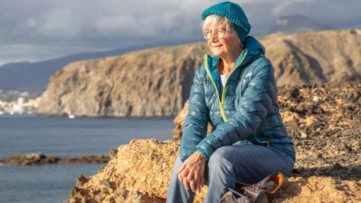 Nejhorší podzimní bundy pro seniorky: Tohle jsou 4 šílené kousky, které Češky nosí