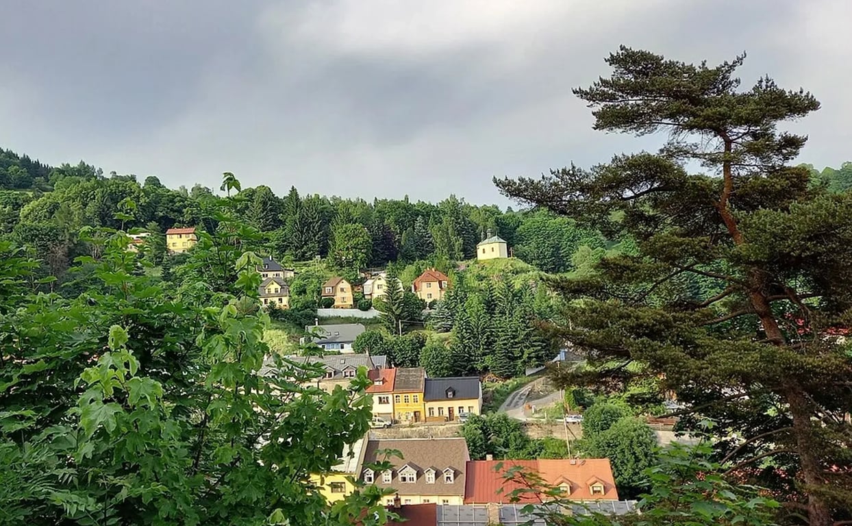 Termální pramen starý 18 000 let má největší léčivou sílu na světě. Na tyto české lázně přísahají všichni přední lékaři