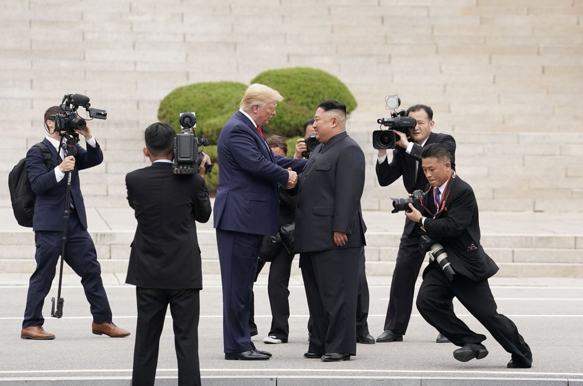 Trumpův tým zvažuje možnost setkání s Kim Čong-unem při cestě do Asie