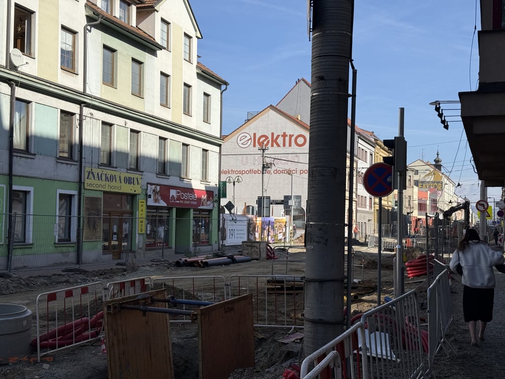 Uzavírka Rudolfovské třídy se protáhne i do příštího roku